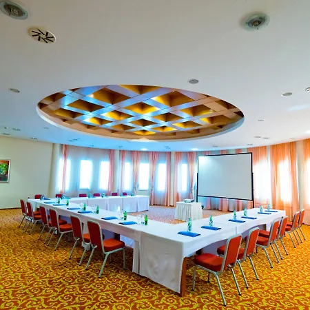 Radon Plaza Hotel SJJ