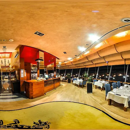 Готель Radon Plaza